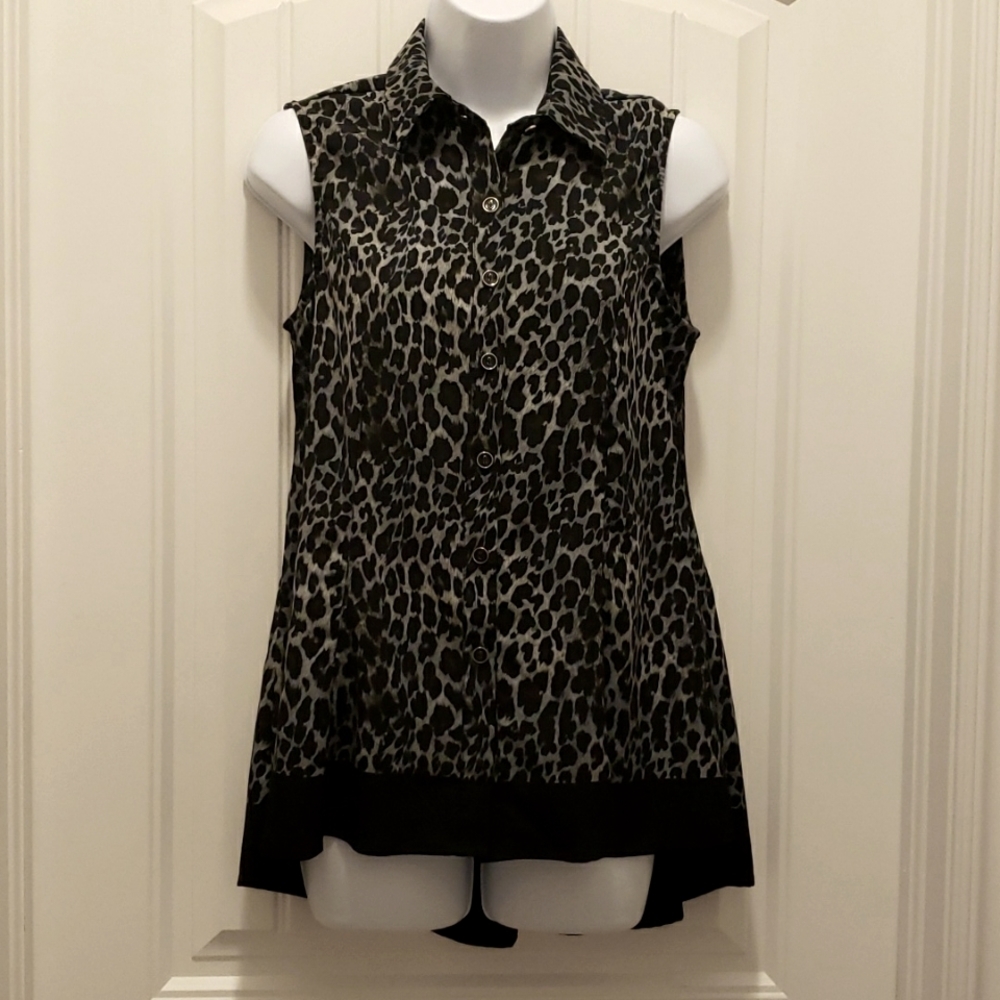 Women's Sleeveless Button-Up Blouse